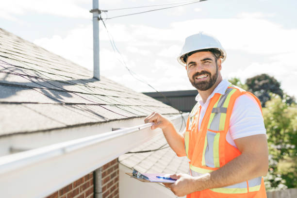 Best Roof Gutter Cleaning  in Shelton, CT